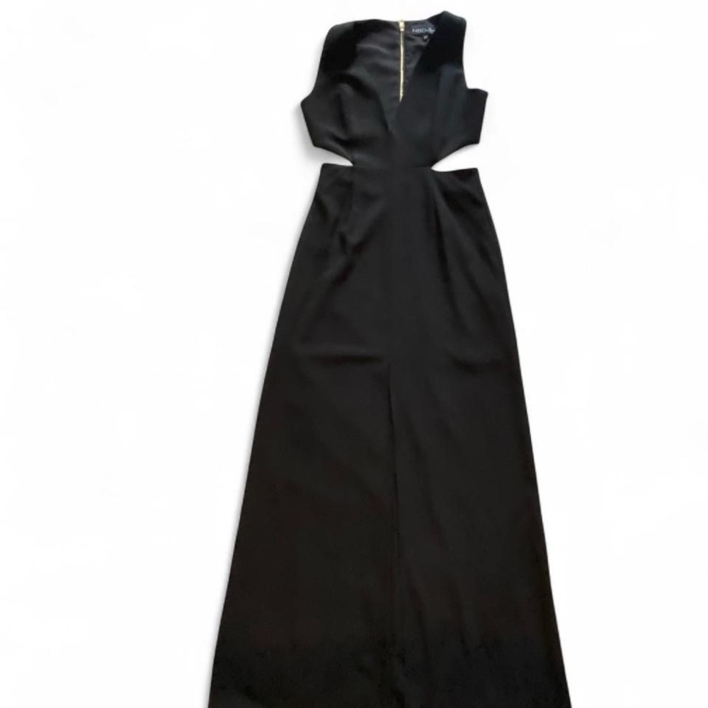 Elegant Black Sleeveless Dress